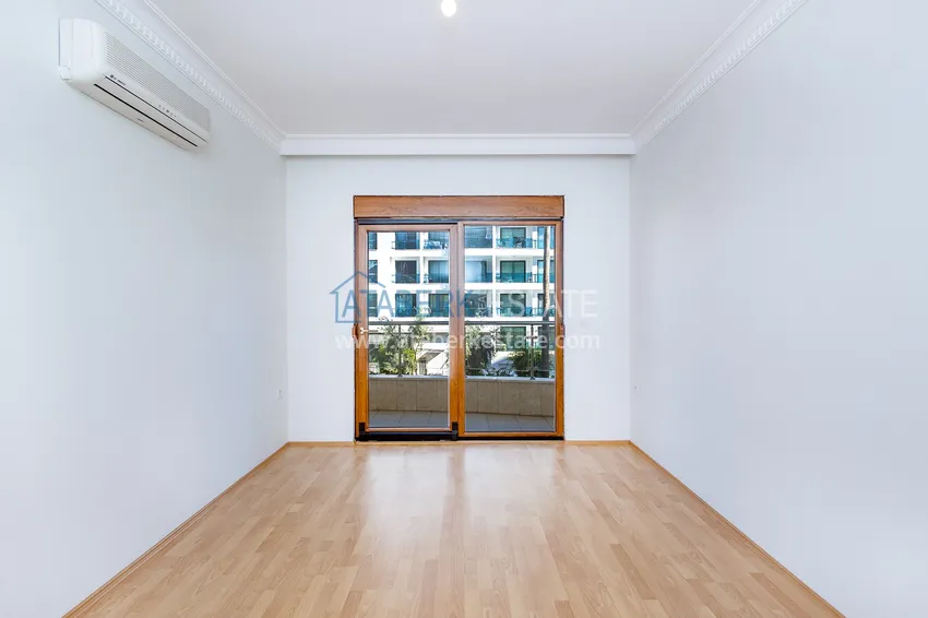 Kupuj  Jednopoziomowy apartament 4+1 z oddzielną kuchnią w centrum Alanyi, plaża Kleopatra  7 