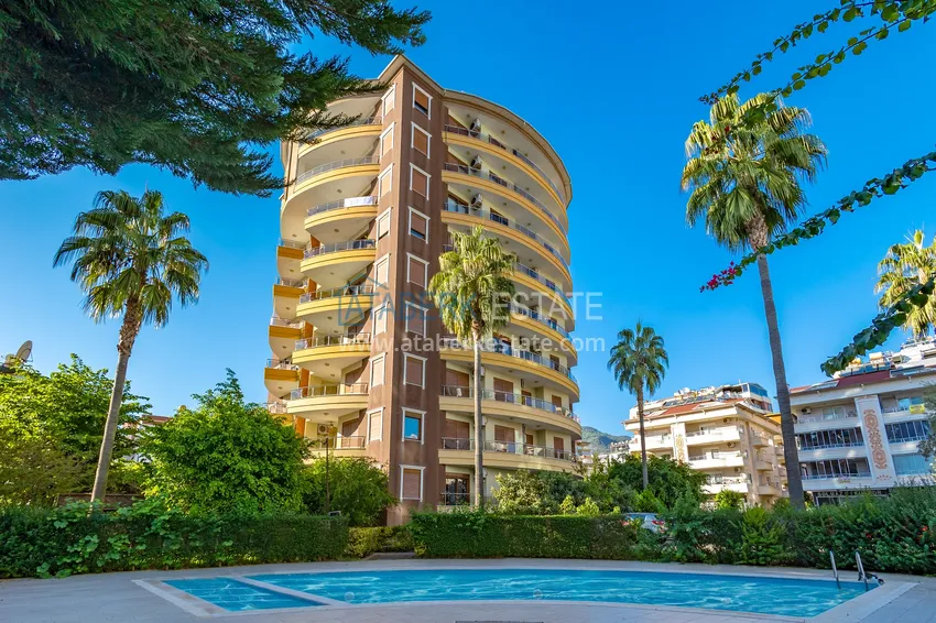 Jednopoziomowy apartament 4+1 z oddzielną kuchnią w centrum Alanyi, plaża Kleopatra  11 
