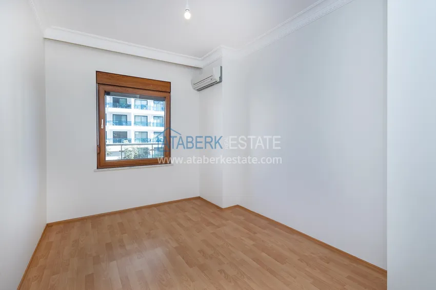 Kupuj  Jednopoziomowy apartament 4+1 z oddzielną kuchnią w centrum Alanyi, plaża Kleopatra  8 