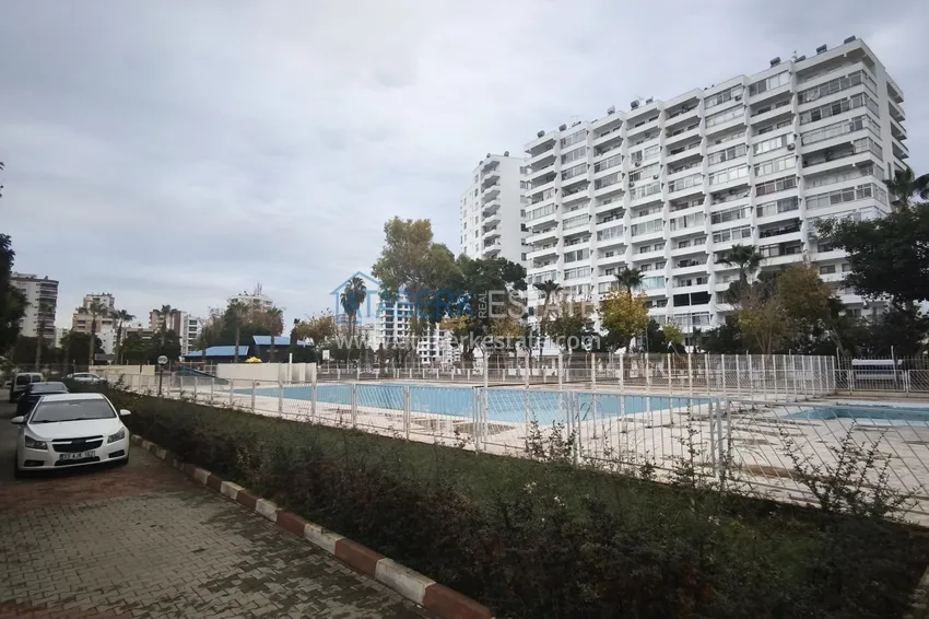 PILNA SPRZEDAŻ: W pełni odnowiony apartament z dwiema sypialniami w dzielnicy Menderes, Mezitli 10 