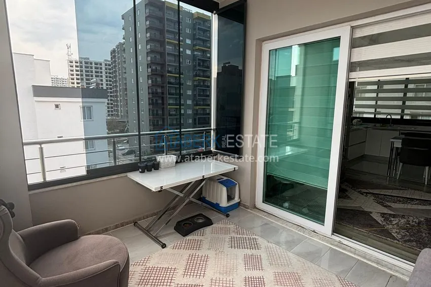 Kupuj  Apartament z dwiema sypialniami i przeszklonym balkonem w Mersin, dzielnica Tomyuk 6 