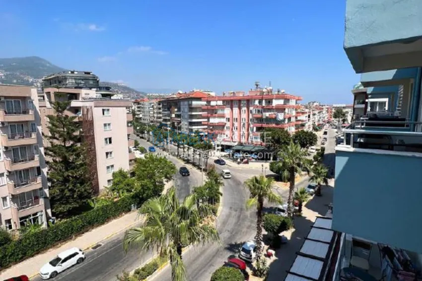 Kupuj  Umeblowany apartament z widokiem na góry w centrum Alanyi, w pobliżu plaży Kleopatra. Nieruchomość na zezwolenie na pobyt 12 