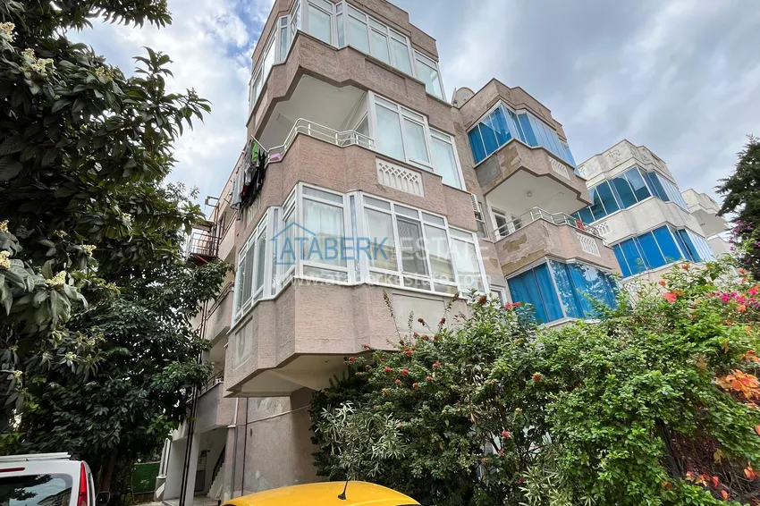 Apartament 1+1 z meblami i oddzielną kuchnią 250 metrów od morza — Alanya, dzielnica Oba 1 
