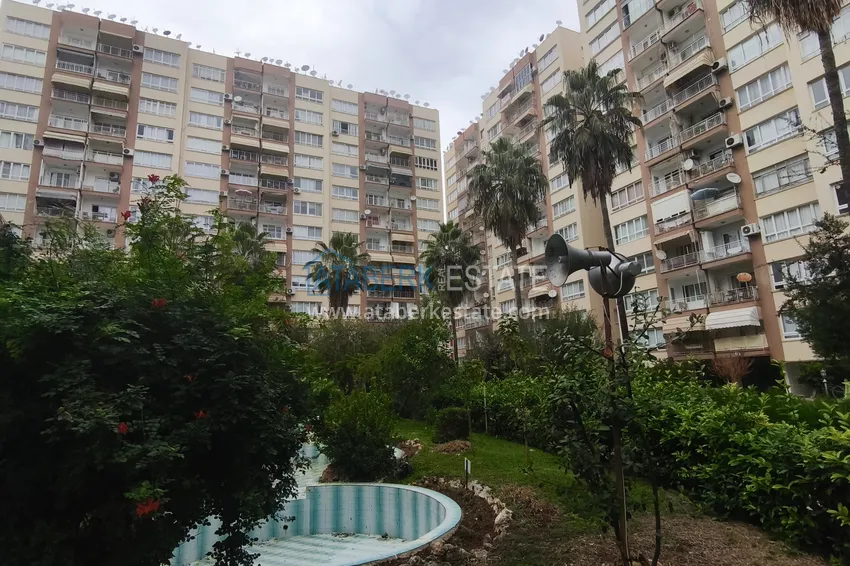 PILNA SPRZEDAŻ: W pełni odnowiony apartament z dwiema sypialniami w dzielnicy Menderes, Mezitli 2 