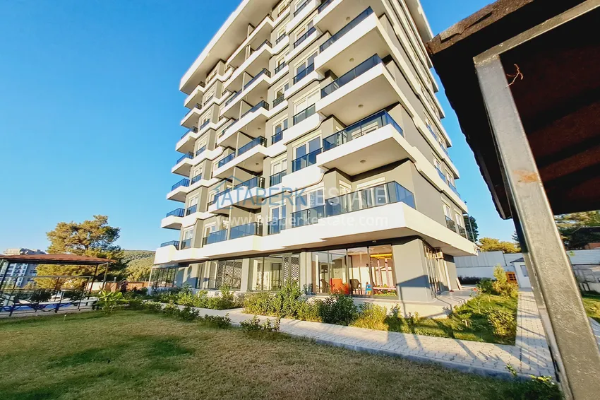 Dwupoziomowy penthouse 2+1 w okolicy Avsallar — oddzielna kuchnia i widok na morze  3 