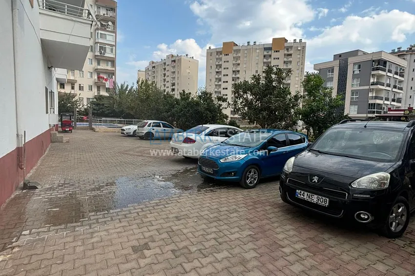 Apartament z dwiema sypialniami i przeszklonym balkonem w Mersin, dzielnica Tomyuk 3 