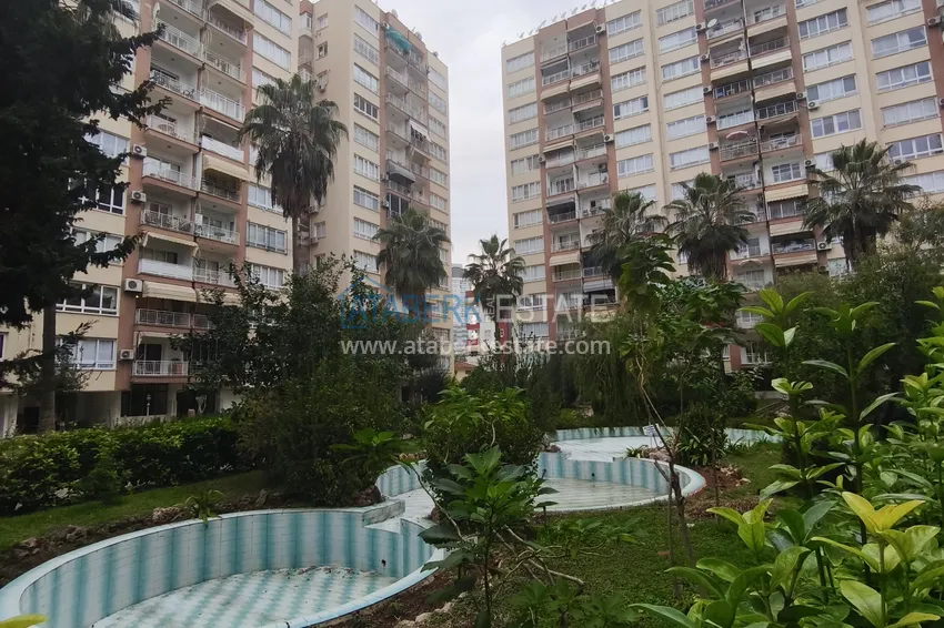 PILNA SPRZEDAŻ: W pełni odnowiony apartament z dwiema sypialniami w dzielnicy Menderes, Mezitli 4 