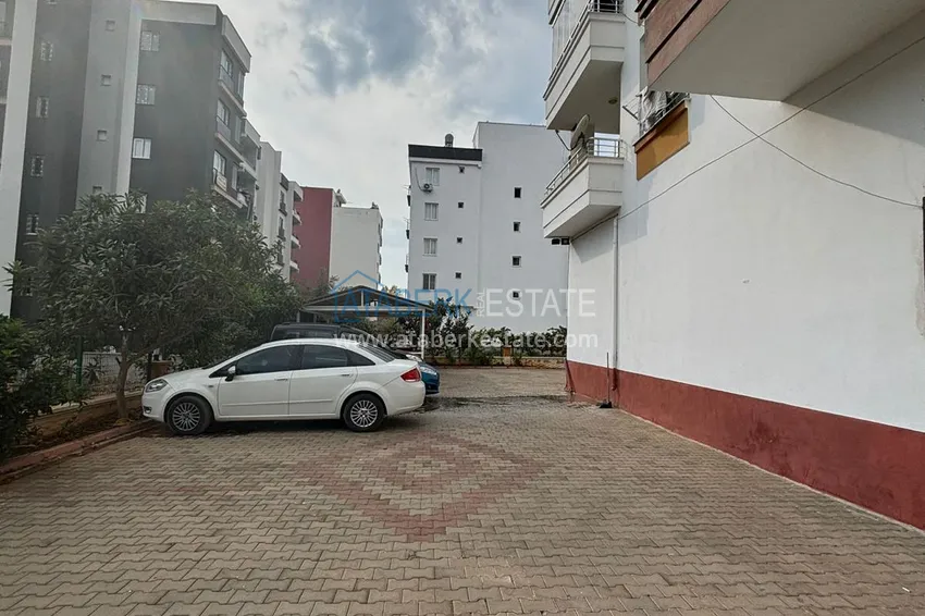 Apartament z dwiema sypialniami i przeszklonym balkonem w Mersin, dzielnica Tomyuk 4 