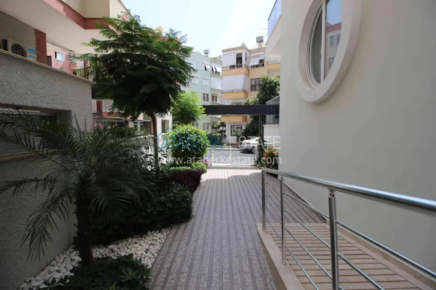 Nieruchomość na zezwolenie na pobyt. Apartament pod klucz 1+1 w centrum Alanyi — Plaża Kleopatra 7 