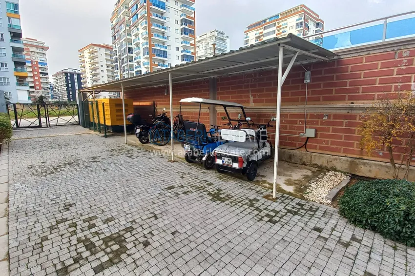 Apartament 1+1 w Mahmutlar, pod klucz z przeszklonym balkonem w nowoczesnym kompleksie 10 