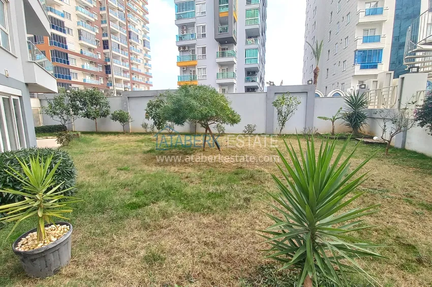 Apartament 1+1 w Mahmutlar, pod klucz z przeszklonym balkonem w nowoczesnym kompleksie 12 