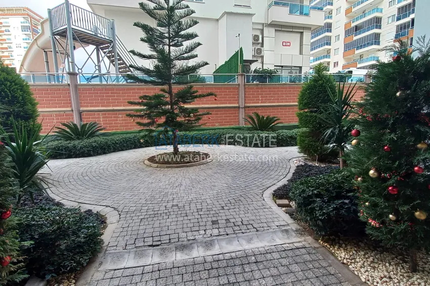 Apartament 1+1 w Mahmutlar, pod klucz z przeszklonym balkonem w nowoczesnym kompleksie 14 