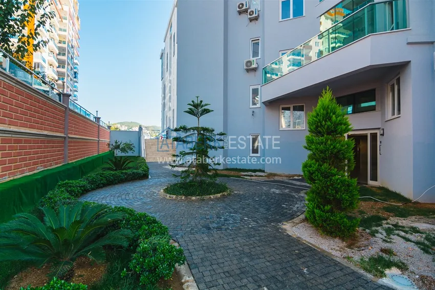 Apartament 1+1 w Mahmutlar, pod klucz z przeszklonym balkonem w nowoczesnym kompleksie 16 