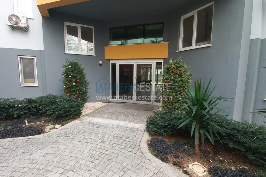 Apartament 1+1 w Mahmutlar, pod klucz z przeszklonym balkonem w nowoczesnym kompleksie 17 