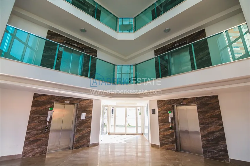 Apartament 1+1 w Mahmutlar, pod klucz z przeszklonym balkonem w nowoczesnym kompleksie 18 