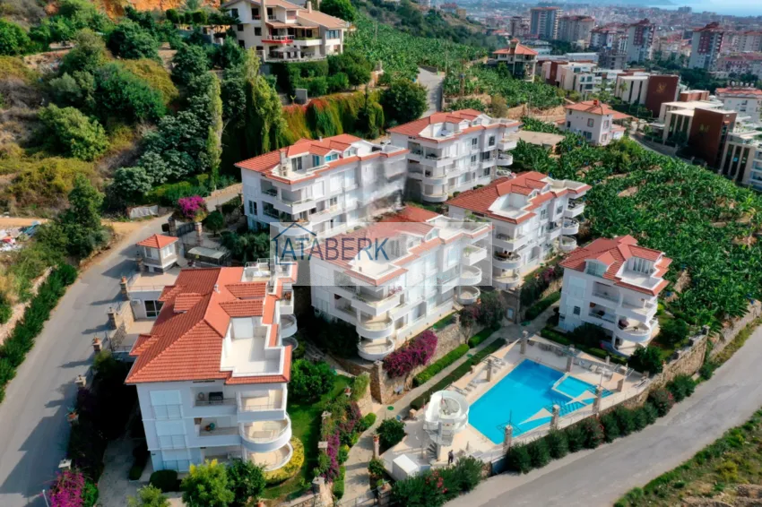 Nieruchomość na zezwolenie na pobyt. Umeblowany dwupoziomowy penthouse w Alanya, dzielnica Cikcilli 1 