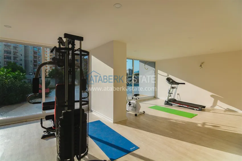 Apartament 1+1 w Mahmutlar, pod klucz z przeszklonym balkonem w nowoczesnym kompleksie 22 