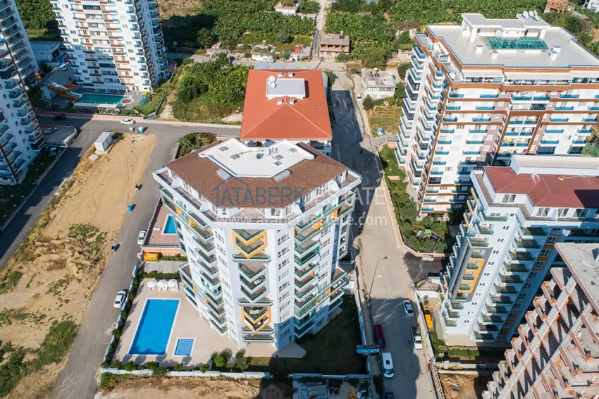 Apartament 1+1 w Mahmutlar, pod klucz z przeszklonym balkonem w nowoczesnym kompleksie 2 