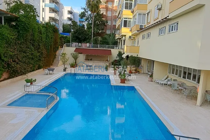 Duplex w centrum Alanyi - nadaje się na zezwolenie na pobyt, z meblami i jacuzzi na zewnętrznym tarasie  2 