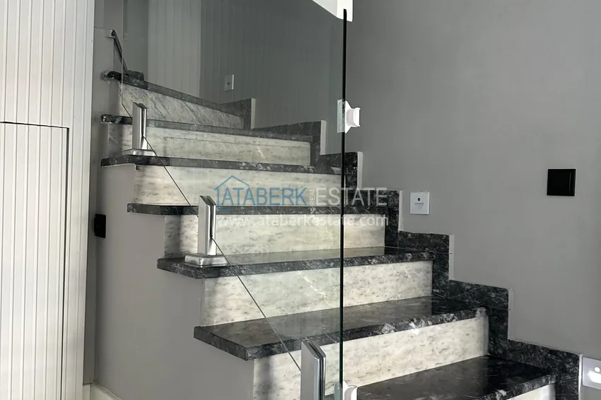 Kupuj  Przestronny duplex 4+1 z designerskim remontem w Alanya, dzielnica Avsallar 35 