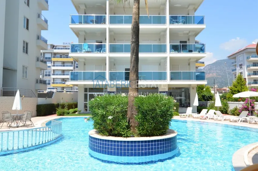 Dwupoziomowy penthouse w rejonie Kestel, umeblowany - pierwsza linia brzegowa  5 