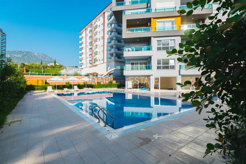 Apartament 1+1 w Mahmutlar, pod klucz z przeszklonym balkonem w nowoczesnym kompleksie 5 