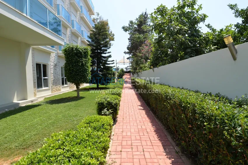 Dwupoziomowy penthouse w rejonie Kestel, umeblowany - pierwsza linia brzegowa  6 