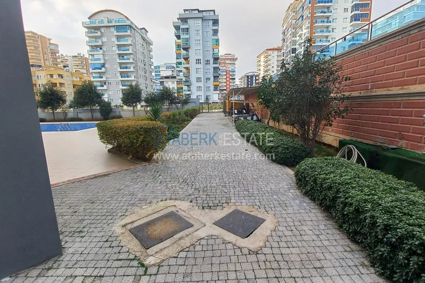 Apartament 1+1 w Mahmutlar, pod klucz z przeszklonym balkonem w nowoczesnym kompleksie 9 