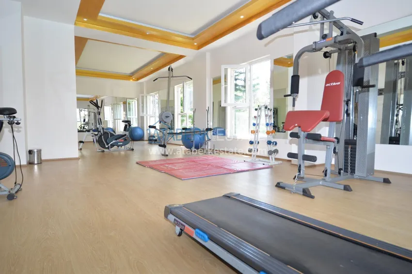 Dwupoziomowy penthouse w rejonie Kestel, umeblowany - pierwsza linia brzegowa  9 
