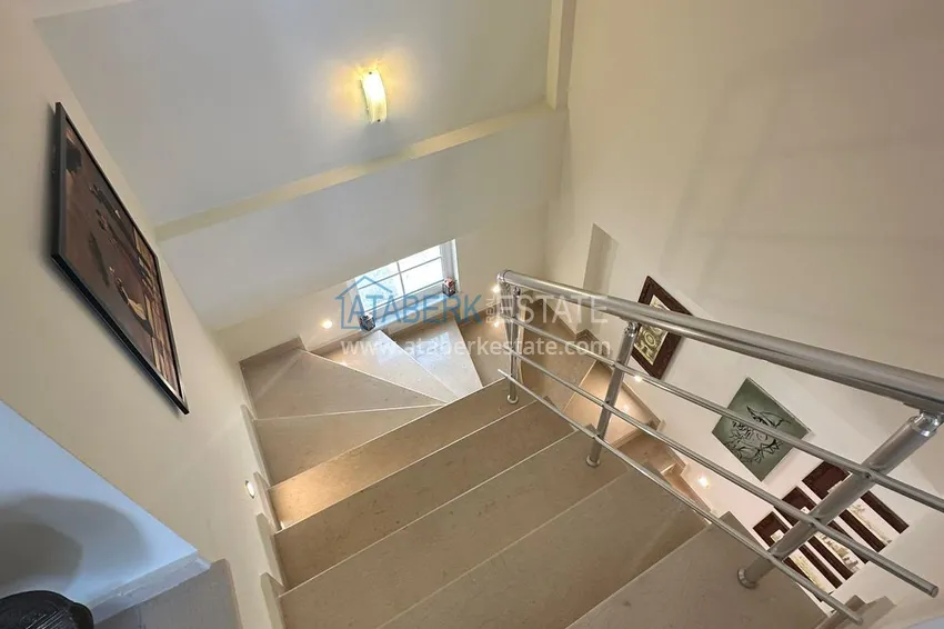 Kupuj  Nieruchomość na zezwolenie na pobyt. Umeblowany dwupoziomowy penthouse w Alanya, dzielnica Cikcilli 9 