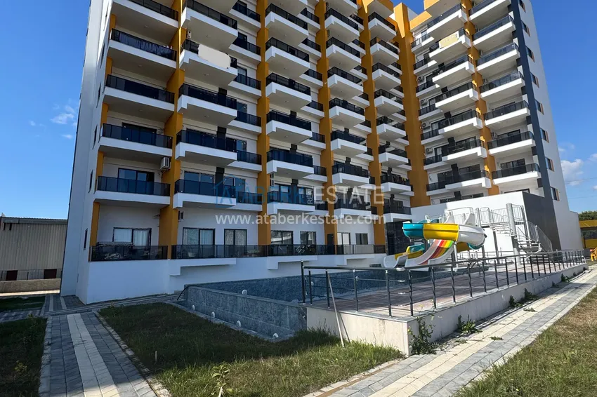 Jednopokojowy apartament z pięknym wykończeniem i dwoma balkonami — Mersin, Tomyuk 2 