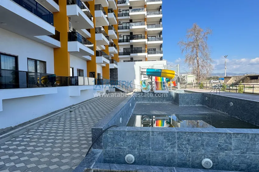 Jednopokojowy apartament z pięknym wykończeniem i dwoma balkonami — Mersin, Tomyuk 4 