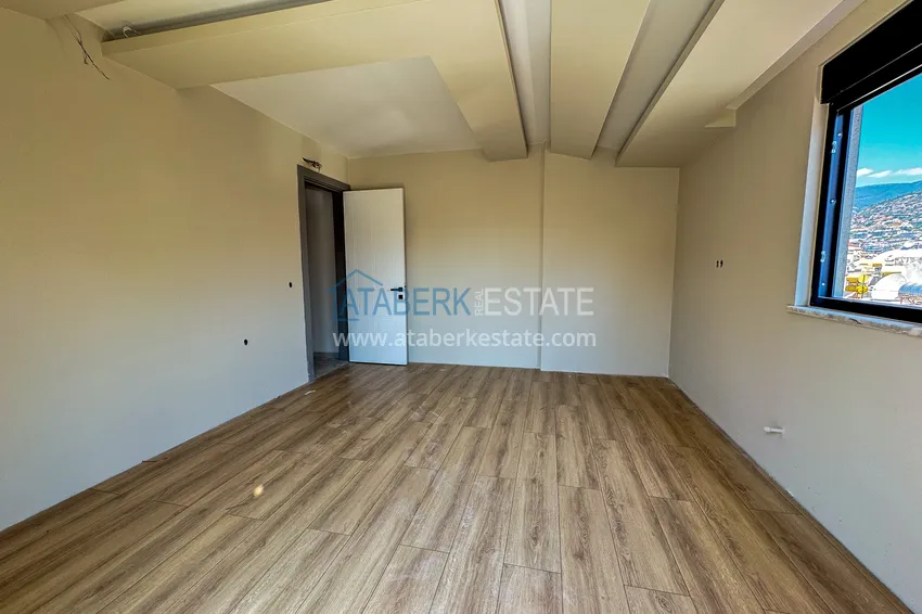 Kupuj  Panoramiczny dwupoziomowy penthouse 4+1 w centrum Alanyi — pierwszy nadbrzeżny, odpowiedni dla obywatelstwa 14 