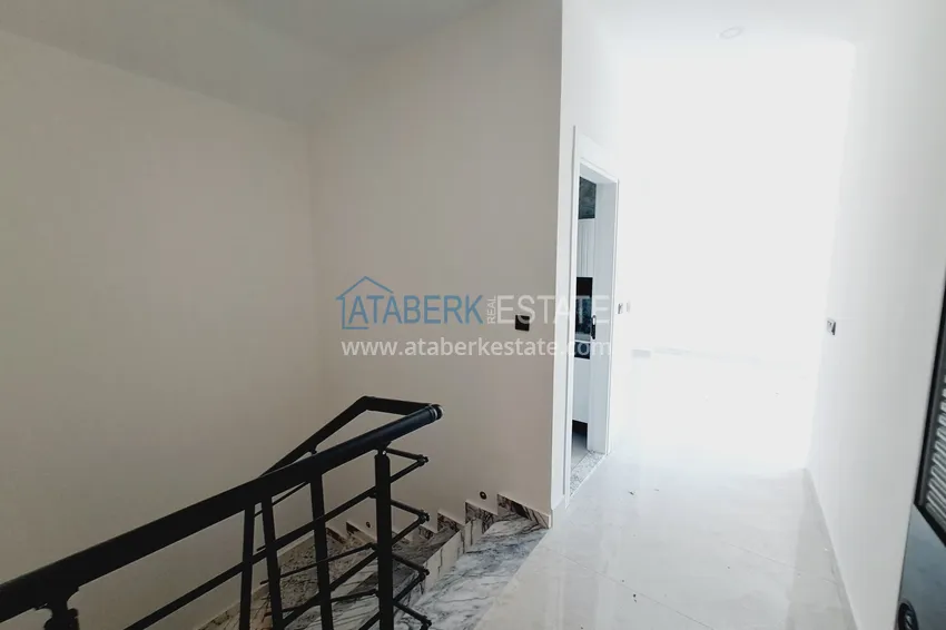 Kupuj Apartament dwupoziomowy z widokiem na morze i doskonałym wykończeniem — Alanya, dzielnica Mahmutlar 1