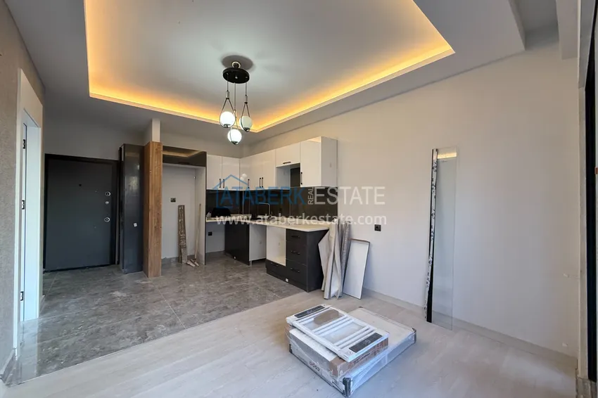 Kupuj  Jednopokojowy apartament z przeszklonym balkonem w nowym kompleksie - dzielnica Tomyuk, Mersin 2 