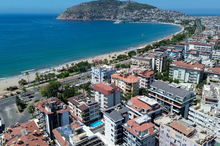 Panoramiczny dwupoziomowy penthouse 4+1 w centrum Alanyi — pierwszy nadbrzeżny, odpowiedni dla obywatelstwa 2 