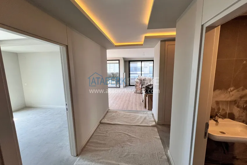 Kupuj  Przestronny liniowy apartament 4+1 w nowym kompleksie mieszkalnym, dzielnica Yenisehir - Mersin 3 