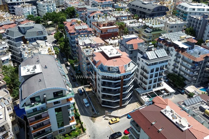 Panoramiczny dwupoziomowy penthouse 4+1 w centrum Alanyi — pierwszy nadbrzeżny, odpowiedni dla obywatelstwa 6 