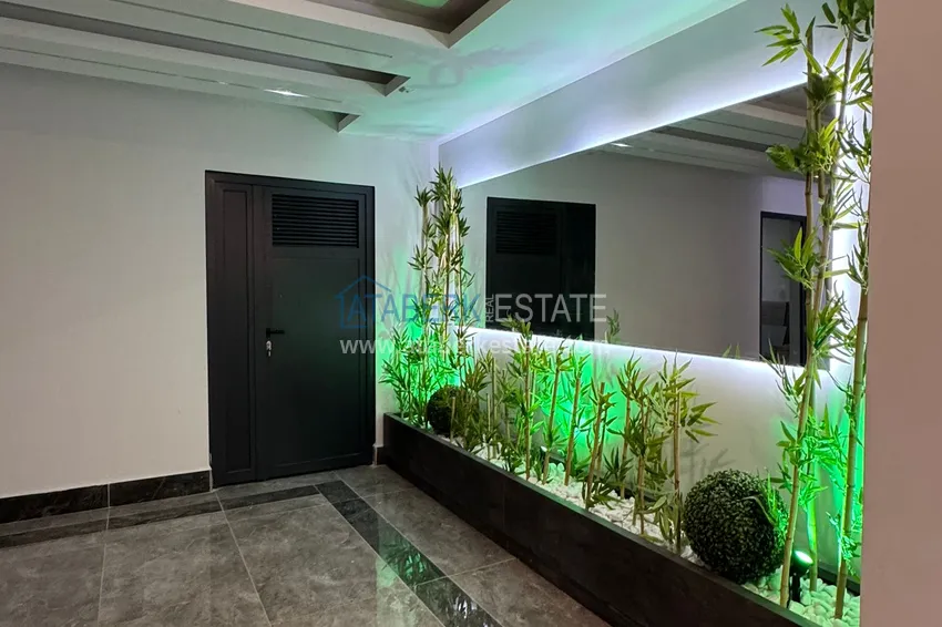 Apartament 1+1 z nowymi meblami i przeszklonym balkonem w nowym budynku — Alanya, dzielnica Górna Oba 12 