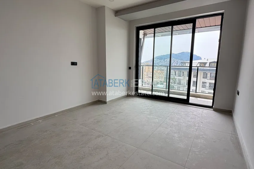 Kupuj Dwupoziomowy penthouse z widokiem na Calais w sercu Alanyi 13 