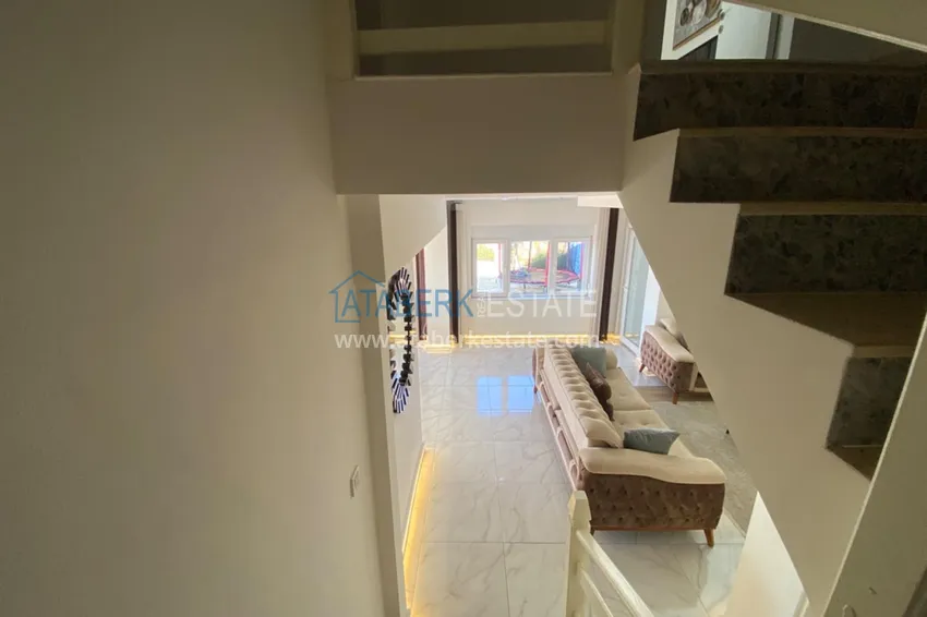 Kupuj  3+1 dwupiętrowy prywatny dom z basenem i w pełni umeblowany w Kargicak 12 