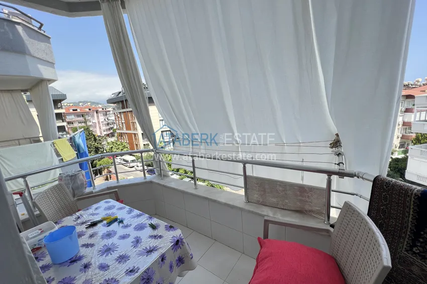 Kupuj  Apartament 2+1 w centrum Alanyi znajduje się zaledwie 300 metrów od morza. Nieruchomość nadaje się do obywatelstwa 13 