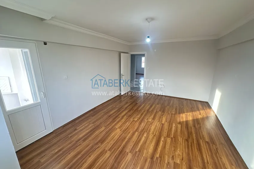 Kupuj  Apartament 2+1 po remoncie kosmetycznym w kompleksie miejskim przy głównej ulicy Oba 14 