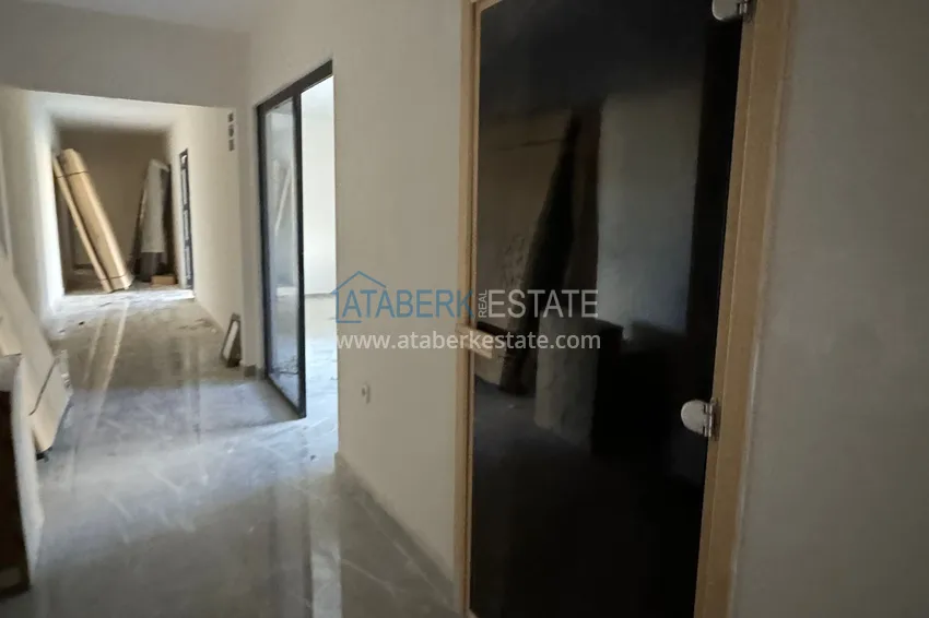 Apartament 1+1 z nowymi meblami i przeszklonym balkonem w nowym budynku — Alanya, dzielnica Górna Oba 16 