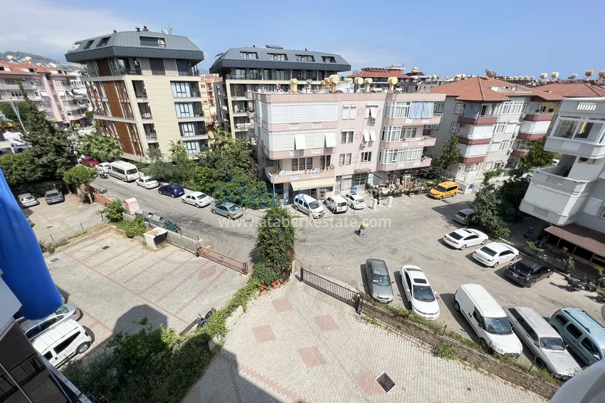 Kupuj  Apartament 2+1 w centrum Alanyi znajduje się zaledwie 300 metrów od morza. Nieruchomość nadaje się do obywatelstwa 15 