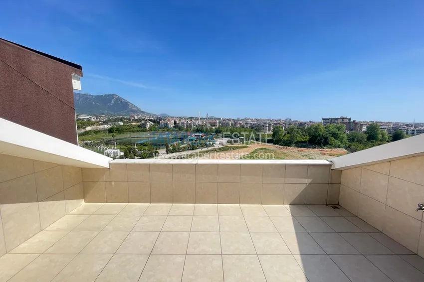 Kupuj  Dwupoziomowy penthouse 3+1 z otwartymi widokami w prestiżowym kompleksie Cikcilli — odpowiedni do uzyskania zezwolenia na pobyt 18 