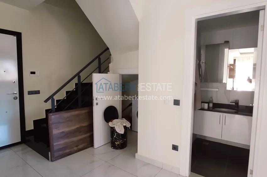 Kupuj  Umeblowany dwupoziomowy penthouse zaledwie 200 metrów od plaży Cleopatra - Centrum Alanya 1 