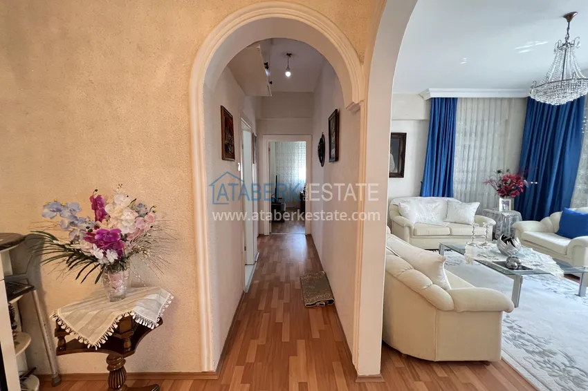Kupuj  Apartament 2+1 w centrum Alanyi znajduje się zaledwie 300 metrów od morza. Nieruchomość nadaje się do obywatelstwa 2 