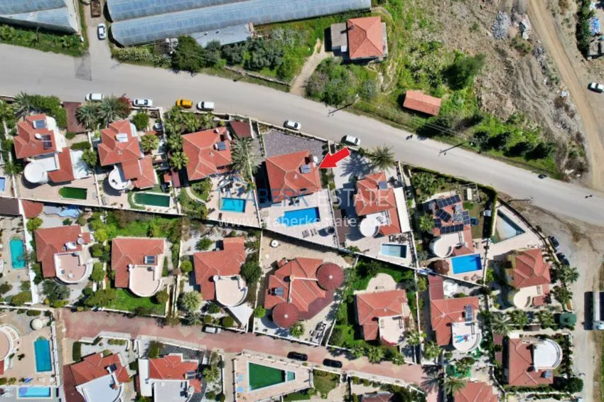 Dwupiętrowa wolnostojąca willa w kompleksie domków letniskowych — Alanya, dzielnica Mahmutlar 3 