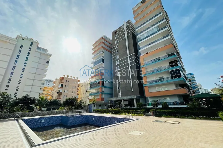 Apartament 1+1 o powierzchni 76 m2 umeblowany w komfortowym kompleksie — Alanya, dzielnica Mahmutlar 3 